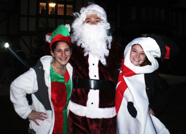 Photo by Adela Ramos Students in front of the Winnick House celebrating the holidays. 