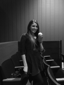 Photo by Alec Matuszak  Student recieve signed tennis ball from Billie Jean King